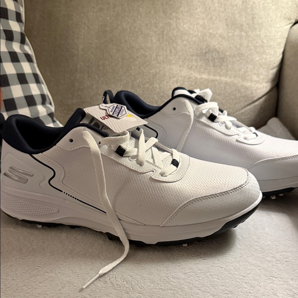 Golf Shoes. !!Skechers Men's White and Navy Golf Spikes